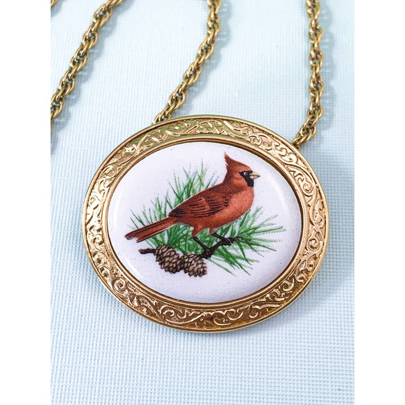 Avon 1982 Birds of Nature Necklace /Pendant - The Cardinal- Genuine Porcelain - Picture 1 of 9